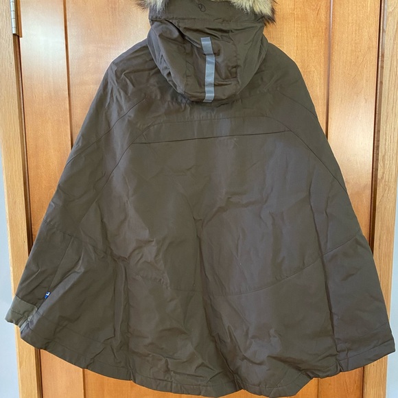 Fjallraven Luhkka Poncho Winter Cape Dark Olive Small - Picture 2 of 8